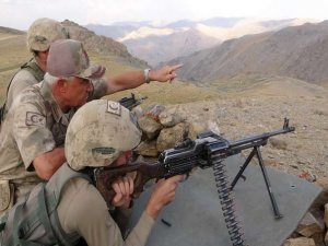 Orgeneral Arif Çetin operasyon bölgesinde