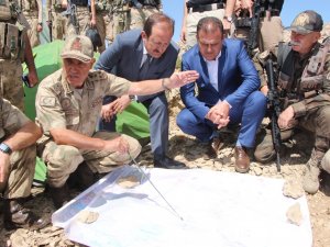 Valiler ve komutanlar operasyon bölgesinde...