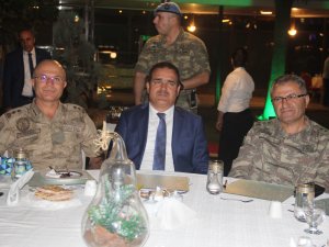 Valilikten Tümgeneral Tokel Paşaya veda yemeği