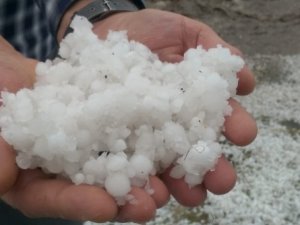 Dolu yağışı hayatı felce uğrattı