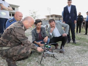 Vali Akbıyı, drone yapan genci ziyaret etti