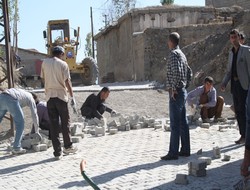 Yüksekova'da parke taşı çalışmaları