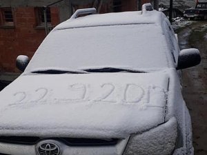 Karadeniz'de yüksek dağlara kar yağdı