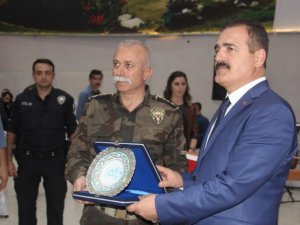 Hakkari'nin sevilen emniyet müdürüne veda yemeği
