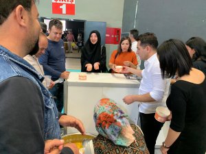 Vali yardımcısı Duruk, fuarda Devin çorbası ikram etti
