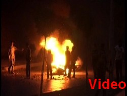 Hakkari'de göstericiler yol kapattı
