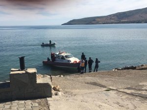Van Gölü’ne düşen mülteciyi polis kurtardı