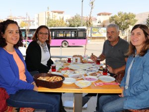 Kahvaltı salonundan israf için anlamlı çözüm