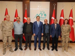 Şehit ailelerinden Vali Akbıyık'a ziyaret