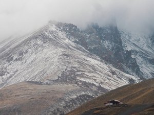 Erciyes Dağı'na kar yağdı