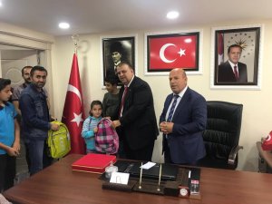 İşadamı Karahanlı’dan şehit çocuklarına kırtasiye yardımı