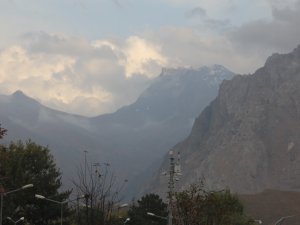 Hakkari’nin yüksek dağları beyaza büründü