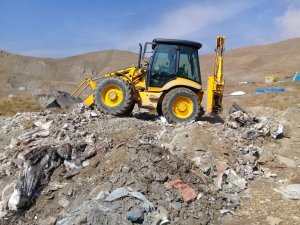 Hakkari kent merkezi molozlardan temizleniyor