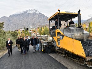 Hakkari’de ilk kez silindirle sıkıştırılmış beton uygulandı