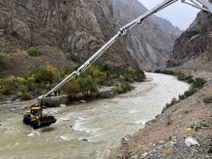 VEDAŞ ekiplerinden Zap Vadisi’nde zorlu çalışma