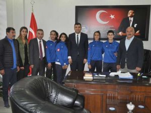 Yüksekova'dan milli takım seçmelerine 4 kadın futbolcu