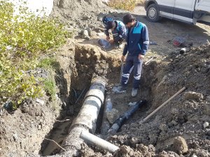 Hakkari belediyesi su arızaları ile mücadele ediyor