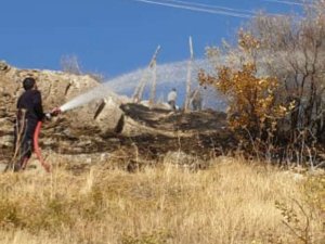 Hakkari Kırıkdağ mezarlığında yangın çıktı