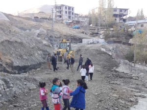 Hakkari Bağlar yolunda stabilize çalışması