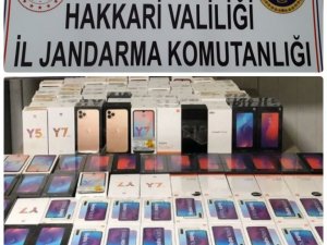 Çok sayıda kaçak cep telefonu ele geçirildi