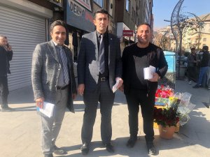 İyi Parti kadın şiddetine hayır broşürleri dağıttı