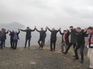 Karadeniz heyeti Hakkari zirvesinde horon tepti