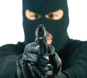 EVLERDE SİLAHLI KİŞİLER ARANDI