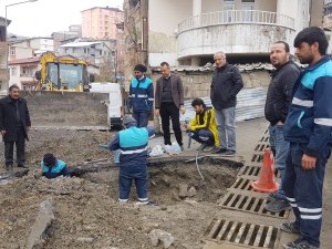 Su arıza ekibi çalışmalarına devam ediyor