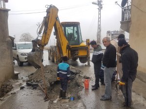 Hakkari belediyesi kar-kış demeden çalışıyor