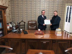 Başkan Aydoğdu 'dan Av. Kaya' ya teşekkür belgesi