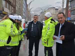 Hakkari’de “Öncelikli Yaya Trafik” uygulaması yapıldı
