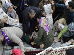 Bedava halı ve paspas izdihama neden oldu