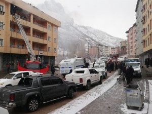 Çatı yangınına itfaiye ve TOMA’dan müdahale