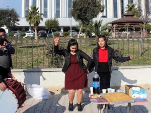 Eşinden boşandı, davul zurnayla kutladı