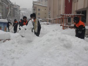 Hakkari’de 37 köy, 104 mezra yolu ulaşıma kapandı