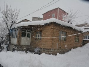 Yüzlerce yerleşim yolu yeniden ulaşıma açıldı