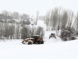 Van'da 300 yerleşim yerinin yolu açıldı