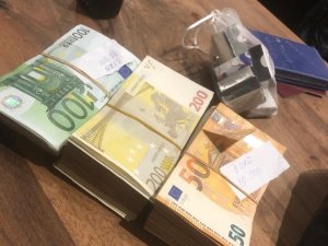 Bulduğu 400 bin TL'yi sahibine teslim etti