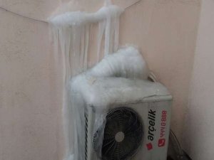 Hakkari’de klima buz tuttu