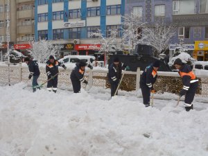 Hakkari kar küreme timi iş başında