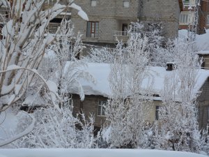Hakkari'de 20 yerleşim yolu kapandı
