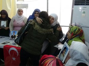 Hakkari heyetinden nöbet tutan annelere ziyaret