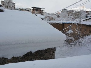 Hakkari'de 38 yerleşim yeri kapandı