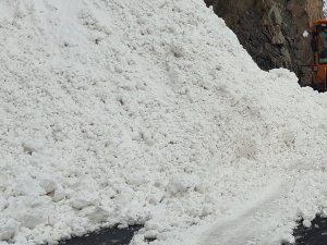 AK Parti heyeti çığdan 1 dakik farkla kurtuldu