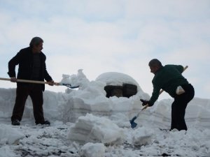 Kar küreme ekmek kapıları oldu