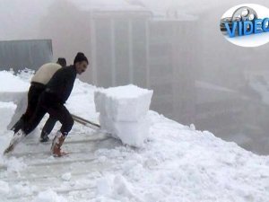 Çatı karları ekmek kapısı oldu