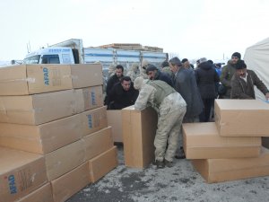Başkale'deki depremzedelere yardım eli