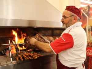 Hakkari Erzurum cağ kebabını sevdi