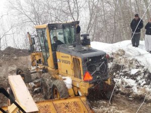 Hakkari belediyesi kar kışı dinlemiyor