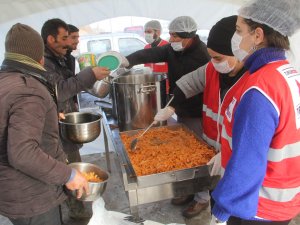 Deprem bölgesinde yaralar sarılıyor